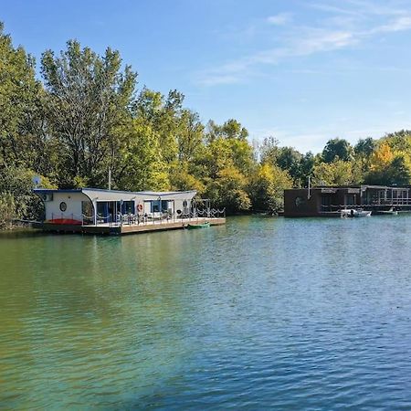Ocarujuci Houseboat Na Dunaji Bratislava Luaran gambar
