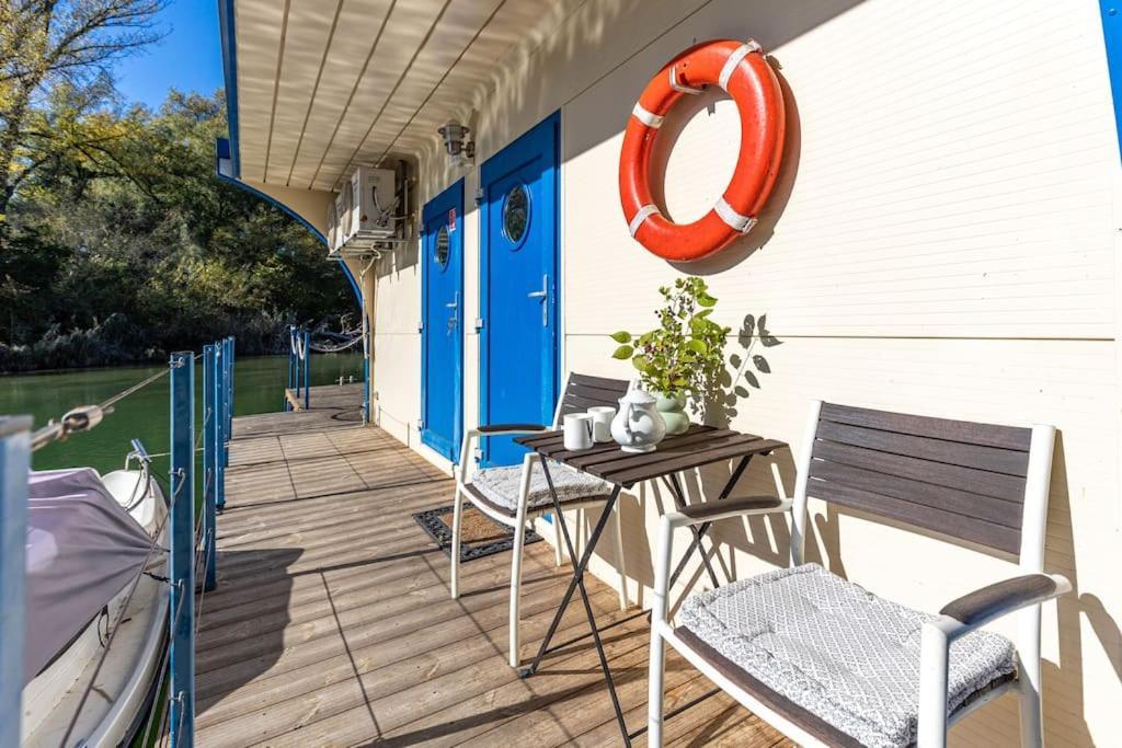Ocarujuci Houseboat Na Dunaji Bratislava Luaran gambar