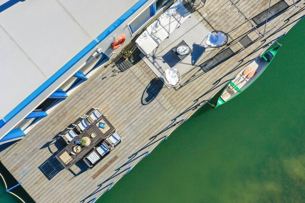 Ocarujuci Houseboat Na Dunaji Bratislava Luaran gambar